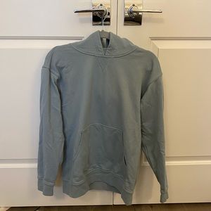 Lululemon women’s sweatshirt